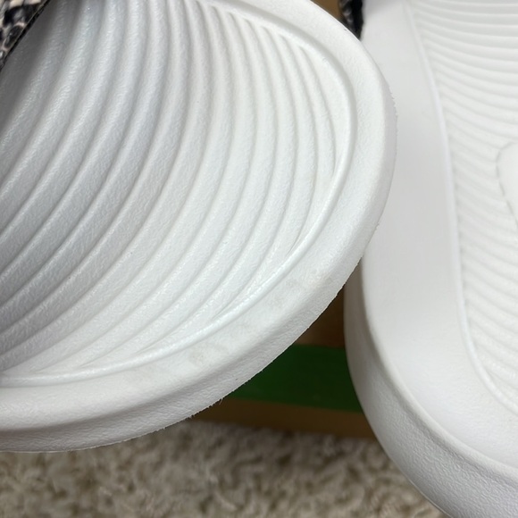 Nike Victori One Women's Slide Sandals SZ 6 Snake Skin Slip On - Picture 7 of 9